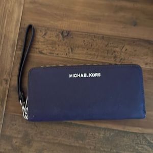 MICHAEL KORS Zippy Wallet | NWOT